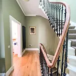 Remarkable 5Br Townhouse With Garden, Sleeps 12
