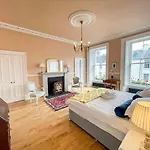 Remarkable 5Br Townhouse With Garden, Sleeps 12